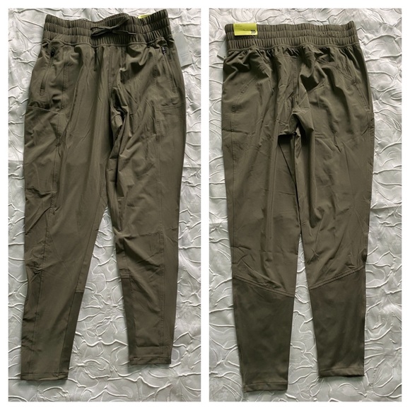 Women's Tapered Stretch Woven Mid-Rise
Pants All In Motion Green NWT S, M - Picture 11 of 15